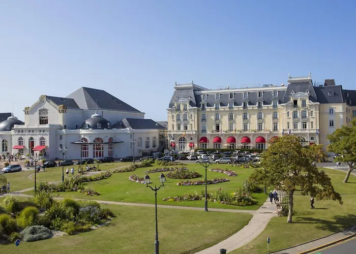 Maison Chaleureuse Et Lumineuse Au Coeur De - Fr-1-788-64 * Merville-Franceville-Plage